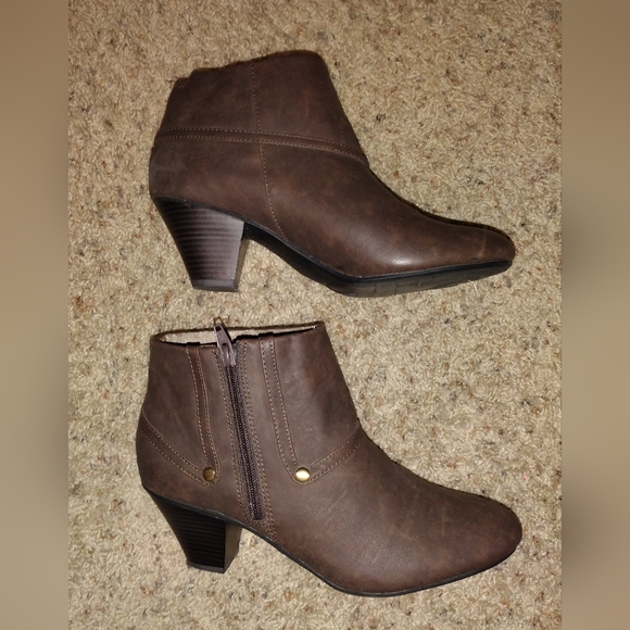 Brown Life Stride Soft System Heeler Flex Booties Sz 10M - Picture 1 of 7